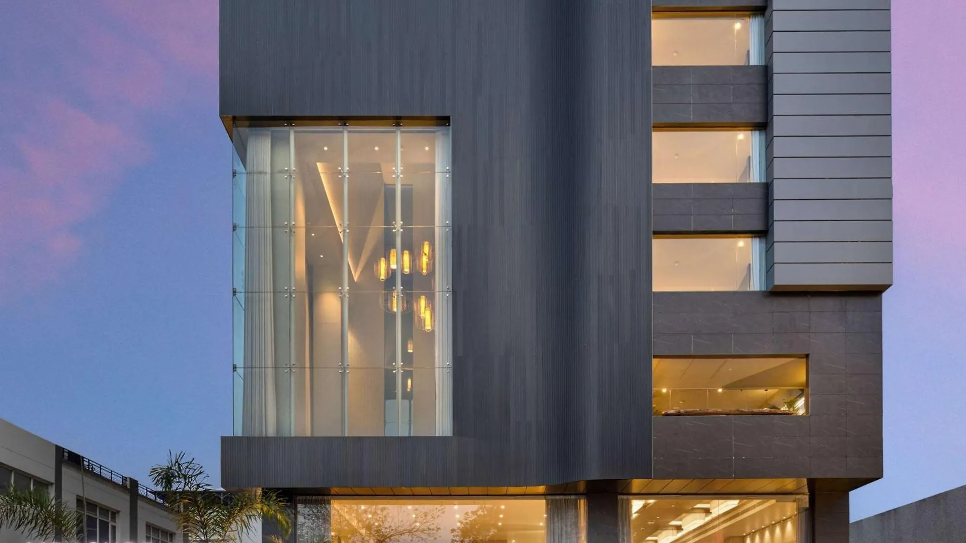 **** Hotel Mercure Chandigarh Tribune Chowk India